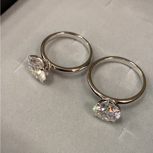 4 Carat Round Cut Moissanite Engagement Ring VVS1, Brand New - Picture 2 of 6